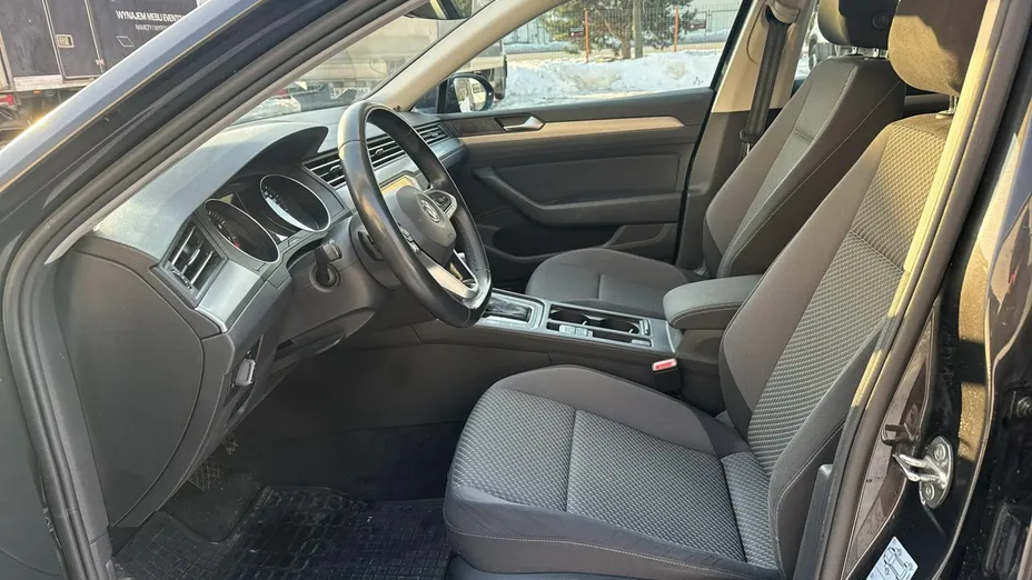 VOLKSWAGEN Passat -