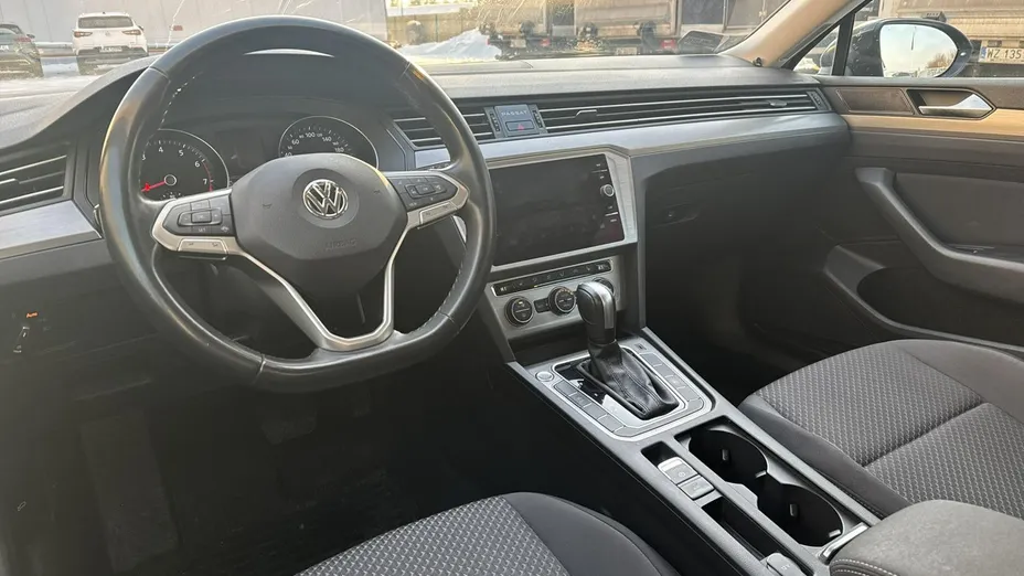 VOLKSWAGEN Passat -