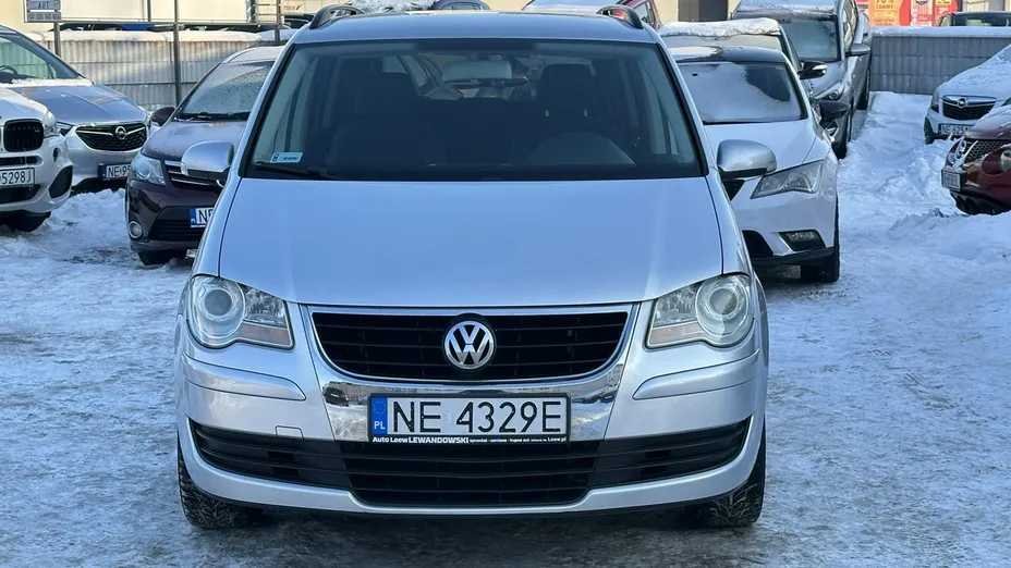 VOLKSWAGEN Touran -