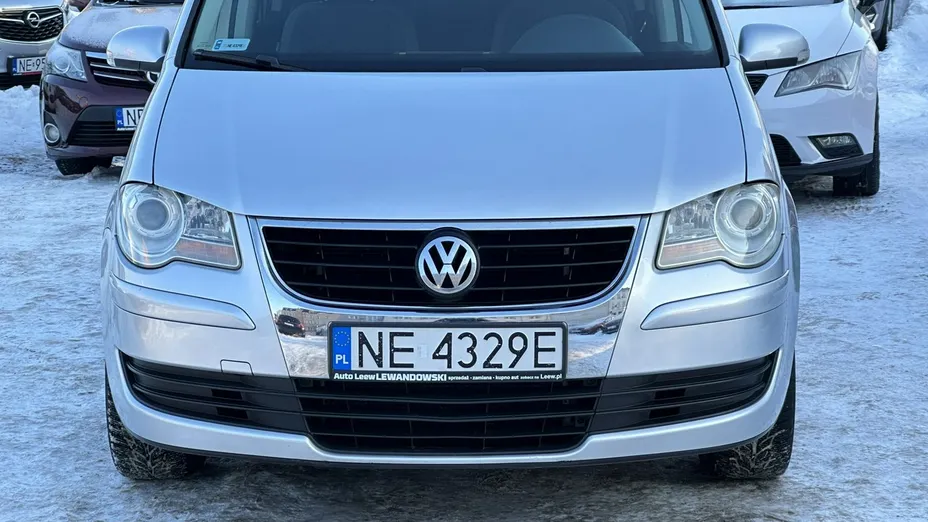 VOLKSWAGEN Touran -