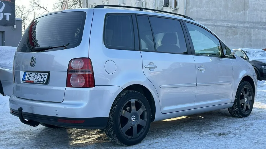 VOLKSWAGEN Touran -