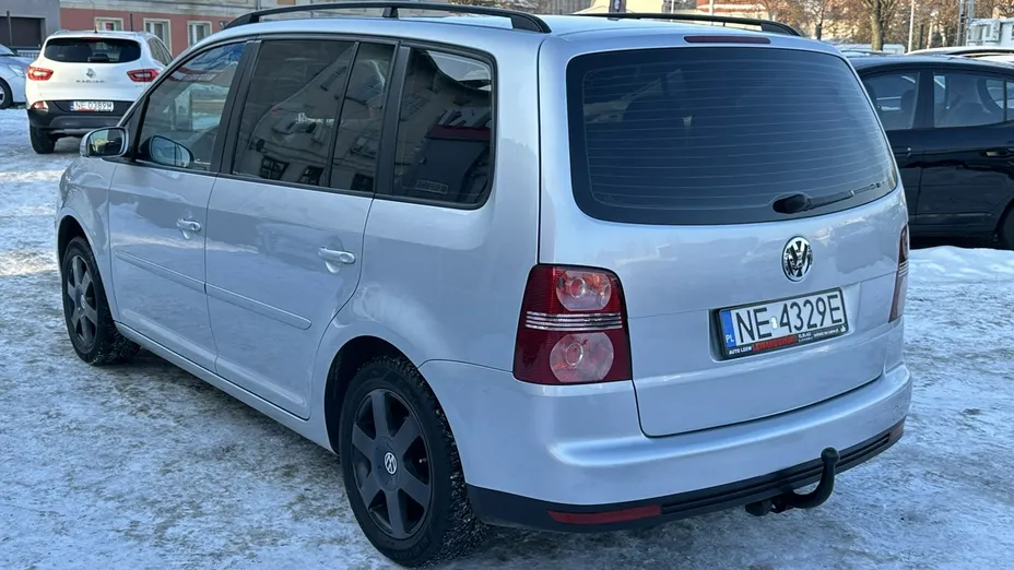 VOLKSWAGEN Touran -