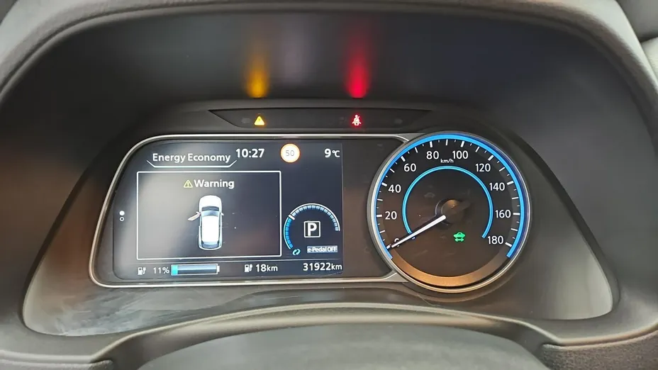 NISSAN Leaf -
