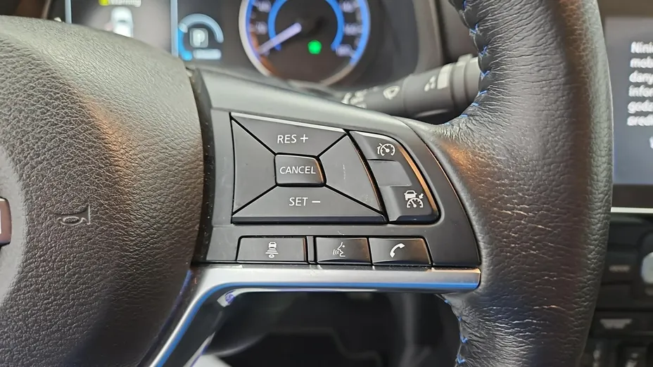 NISSAN Leaf -