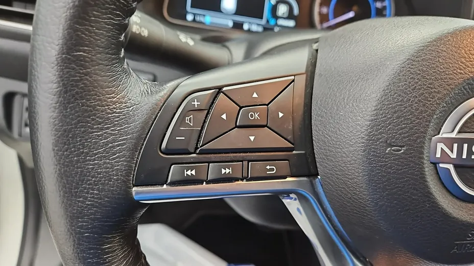 NISSAN Leaf -