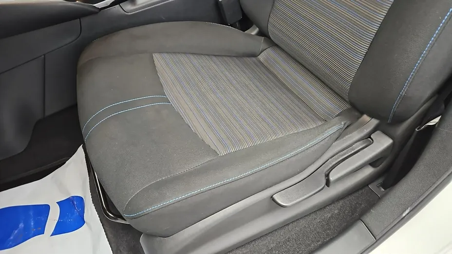 NISSAN Leaf -