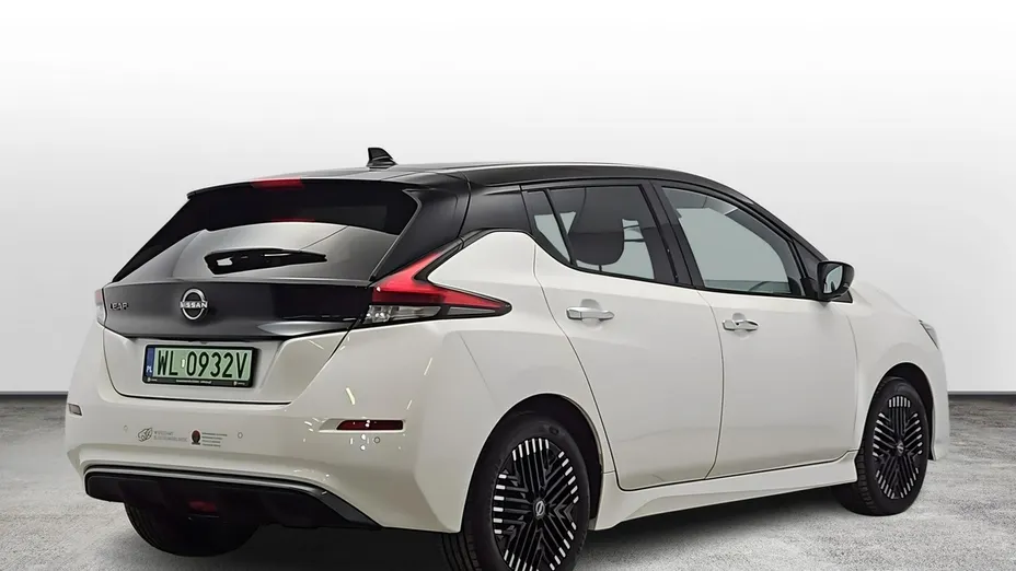 NISSAN Leaf -