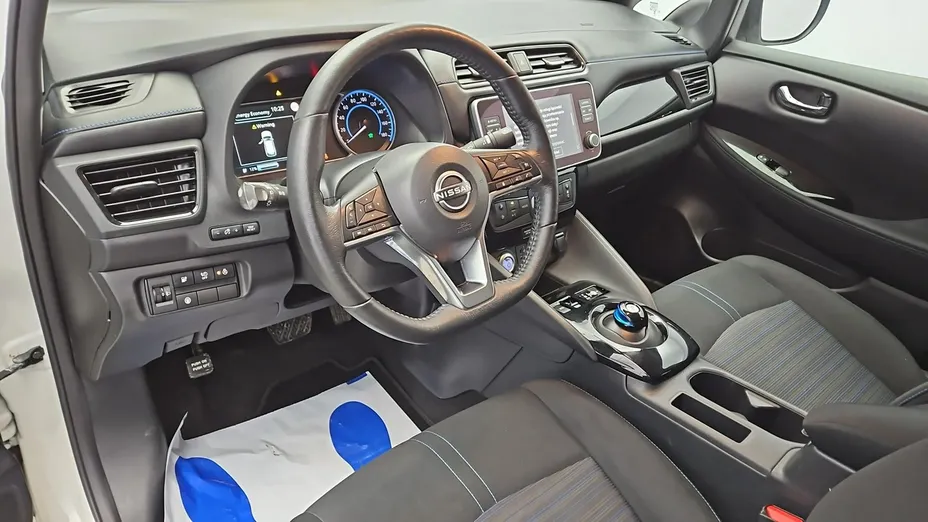 NISSAN Leaf -