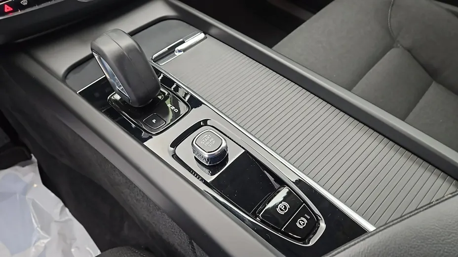 VOLVO XC60 -