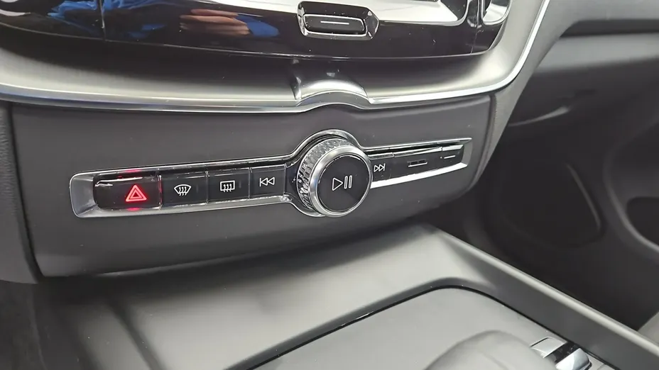VOLVO XC60 -