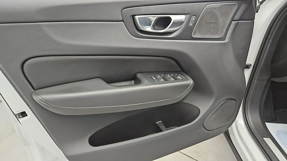 VOLVO XC60 -
