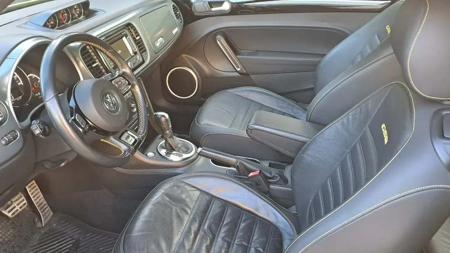 VOLKSWAGEN Beetle -