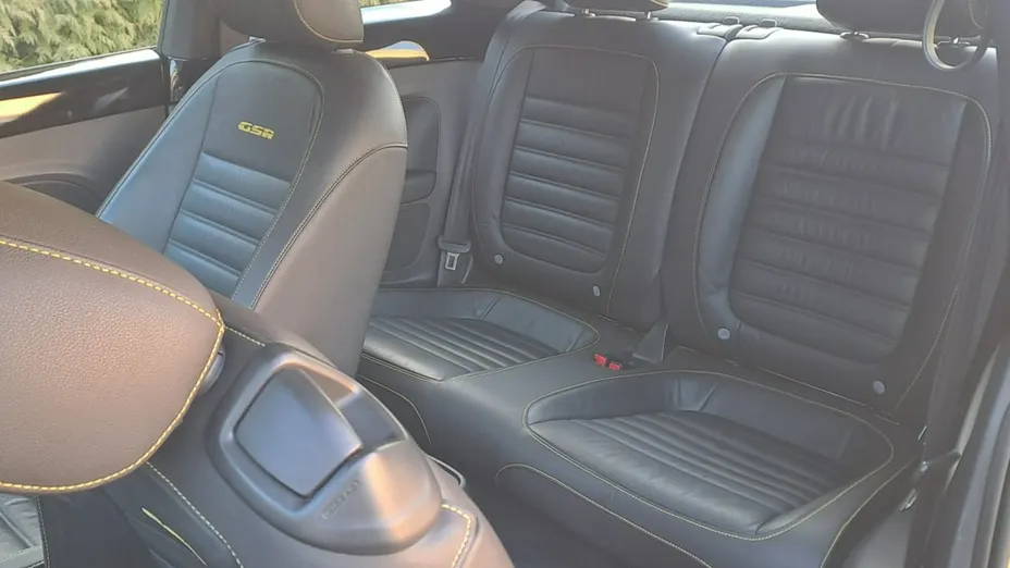 VOLKSWAGEN Beetle -
