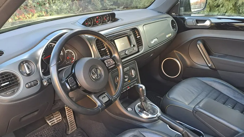 VOLKSWAGEN Beetle -