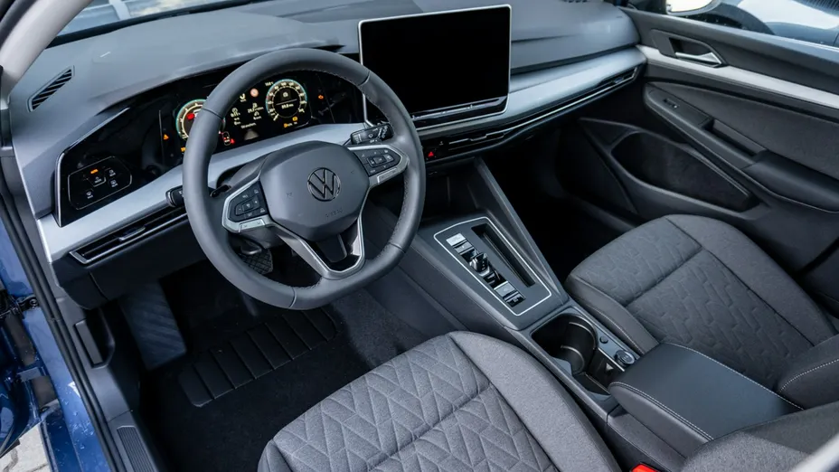VOLKSWAGEN Golf -