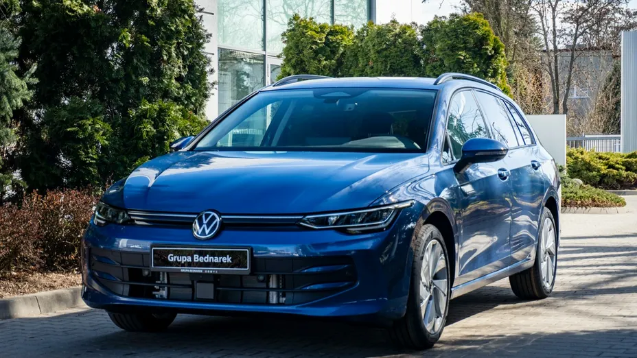 VOLKSWAGEN Golf -