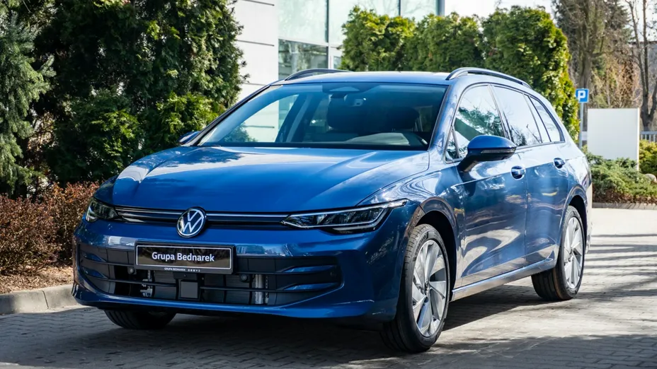 VOLKSWAGEN Golf -