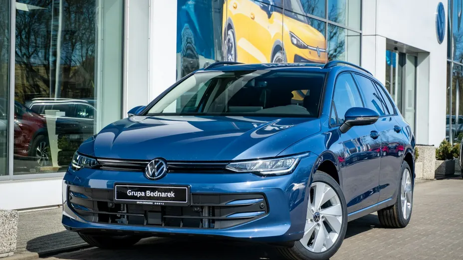 VOLKSWAGEN Golf -