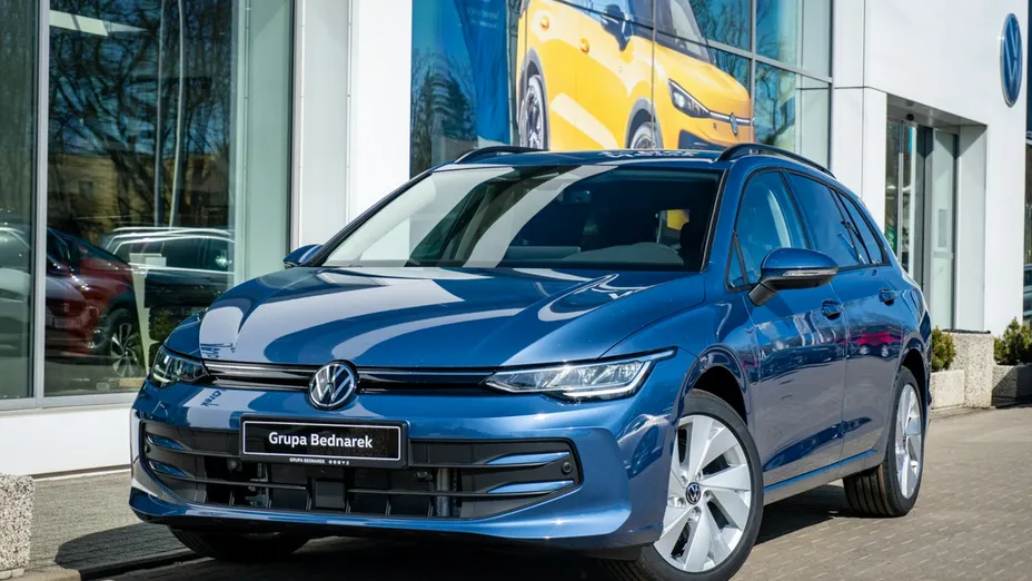 VOLKSWAGEN Golf -