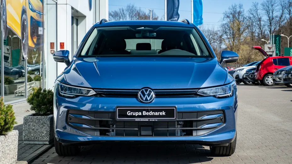 VOLKSWAGEN Golf -
