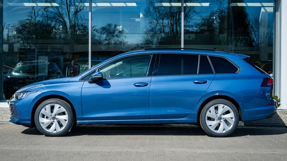 VOLKSWAGEN Golf -