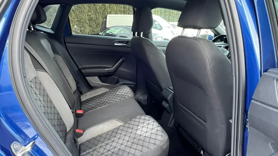 VOLKSWAGEN Polo -