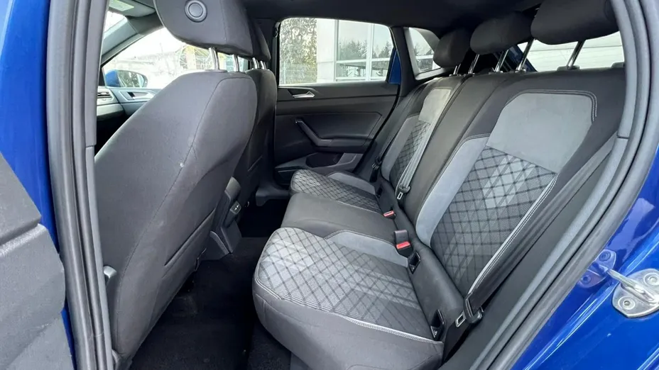 VOLKSWAGEN Polo -