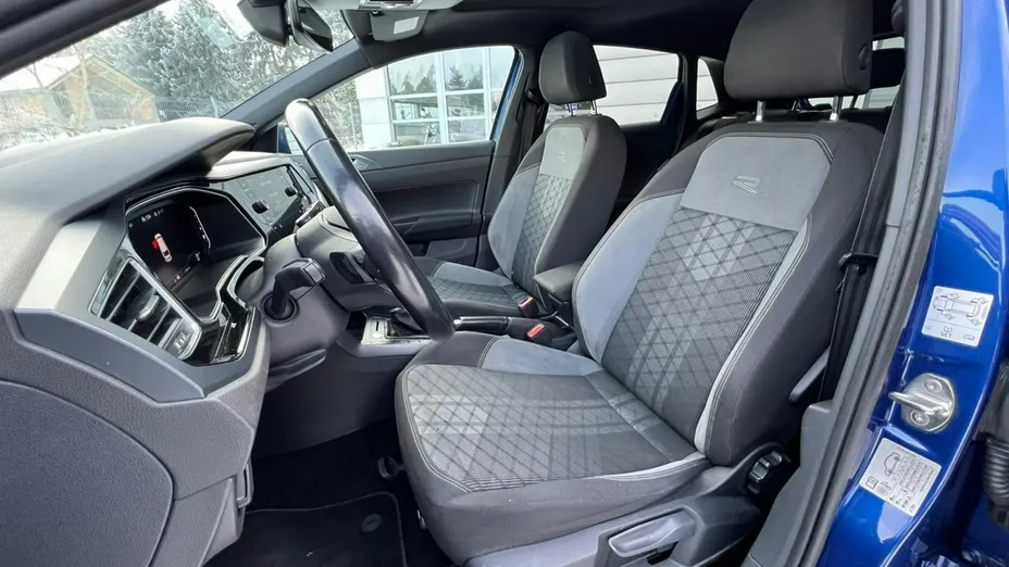 VOLKSWAGEN Polo -