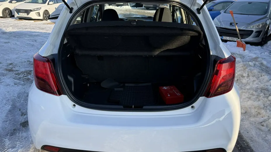 TOYOTA Yaris -