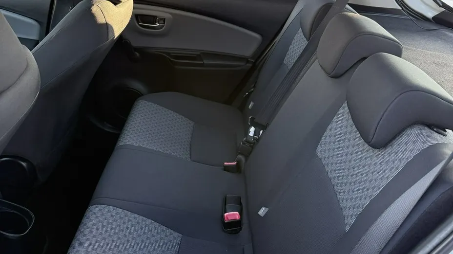 TOYOTA Yaris -