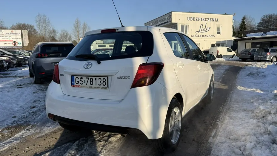TOYOTA Yaris -