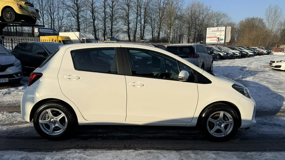 TOYOTA Yaris -