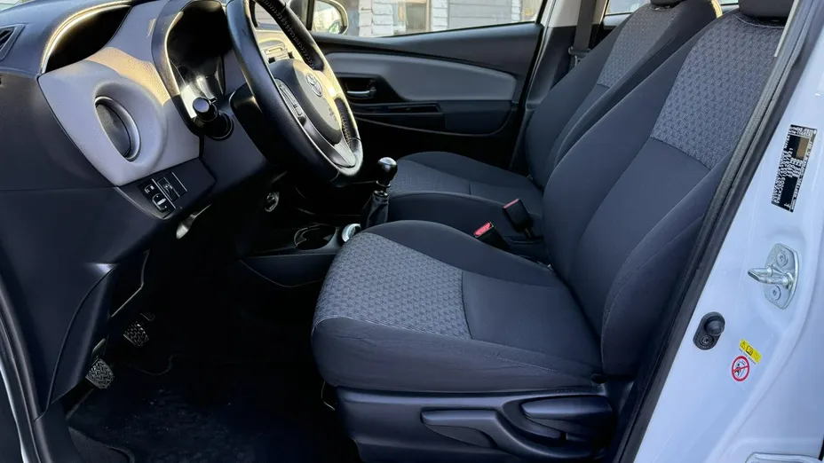 TOYOTA Yaris -