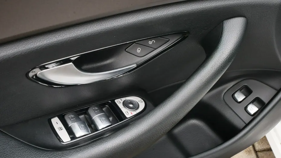 MERCEDES-BENZ E Klasa -