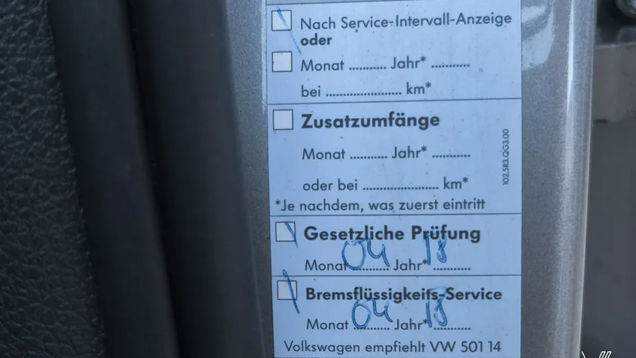 VOLKSWAGEN Golf -