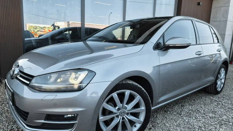 VOLKSWAGEN Golf -