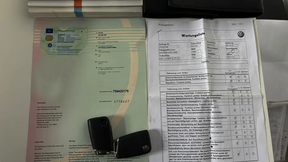 VOLKSWAGEN Golf -
