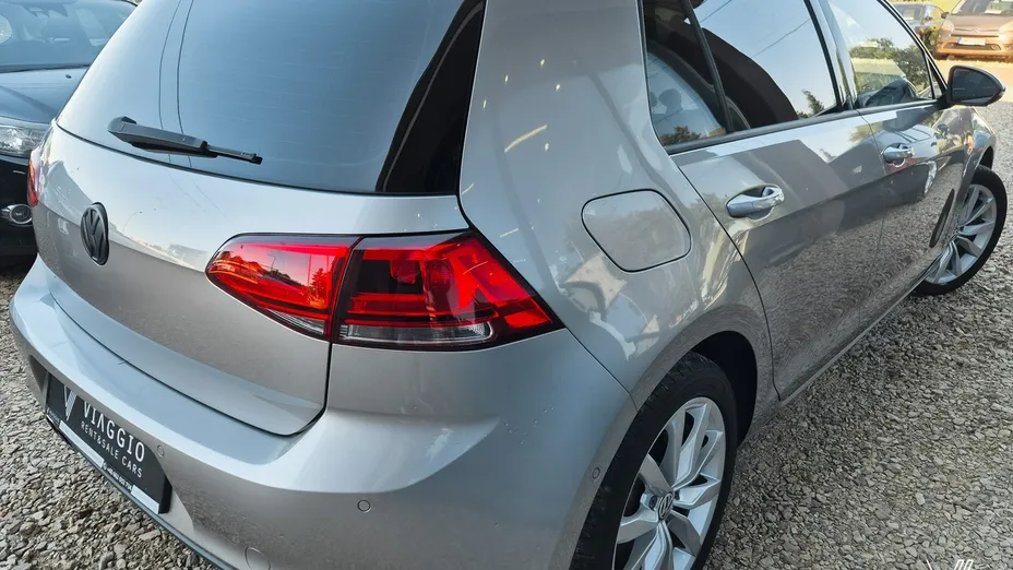 VOLKSWAGEN Golf -