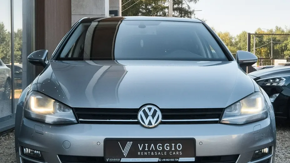 VOLKSWAGEN Golf -