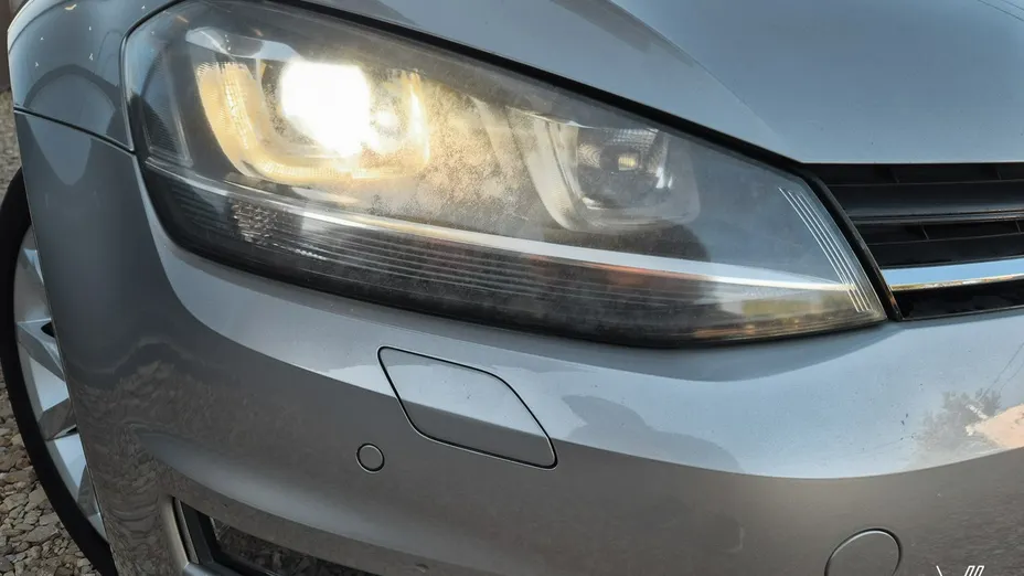 VOLKSWAGEN Golf -