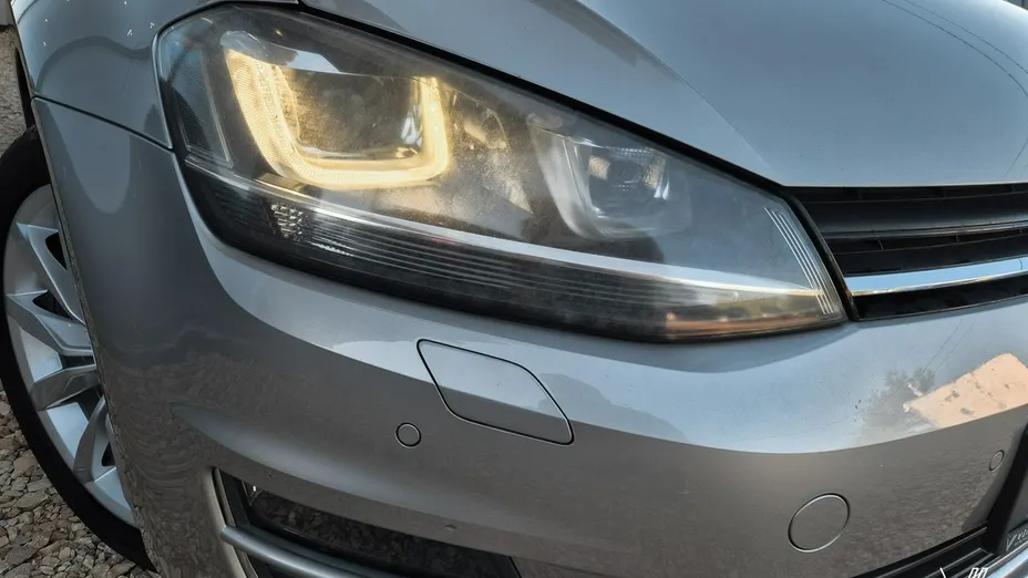 VOLKSWAGEN Golf -
