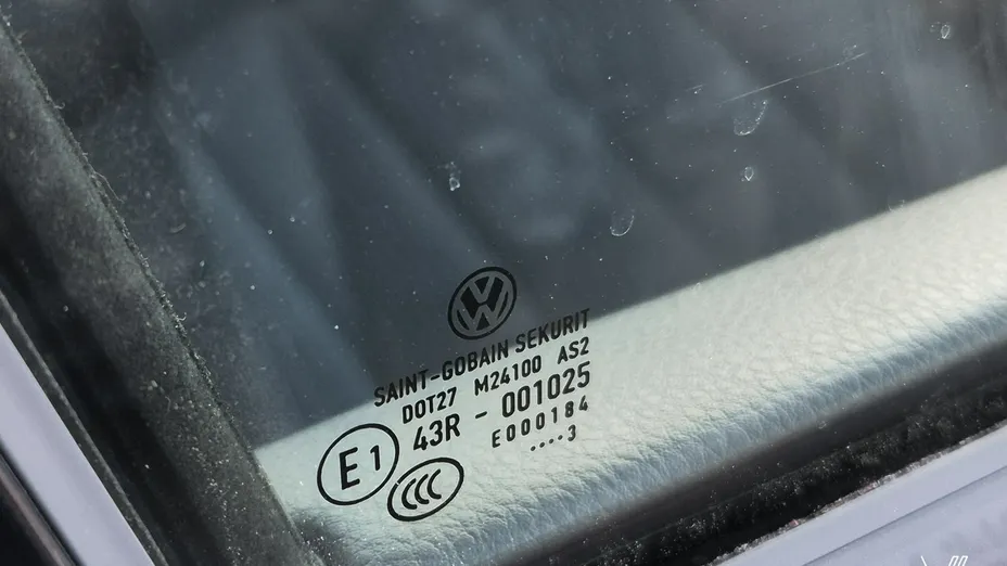 VOLKSWAGEN Golf -