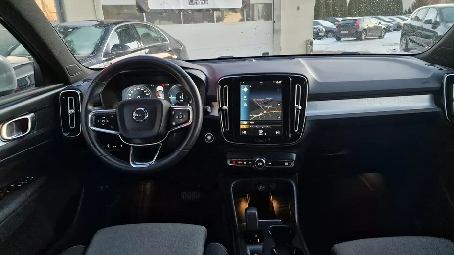 VOLVO XC40 -