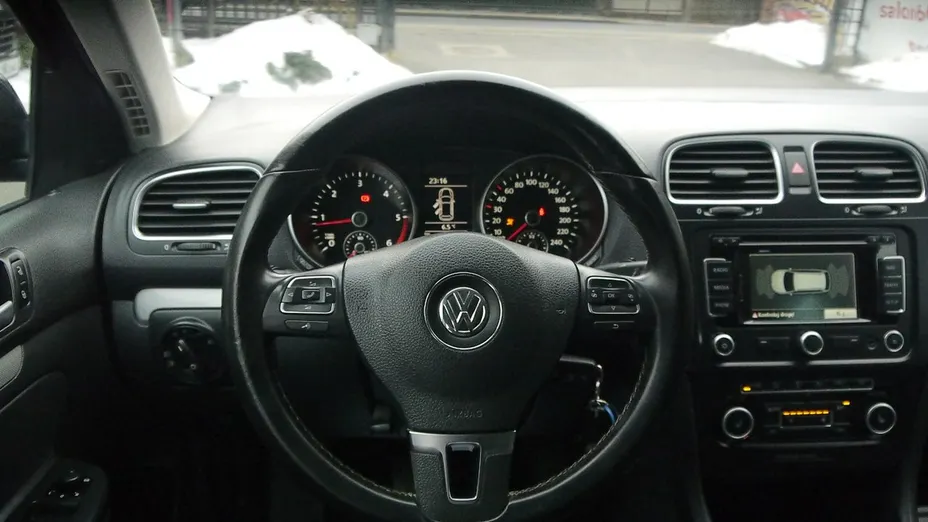 VOLKSWAGEN Golf -