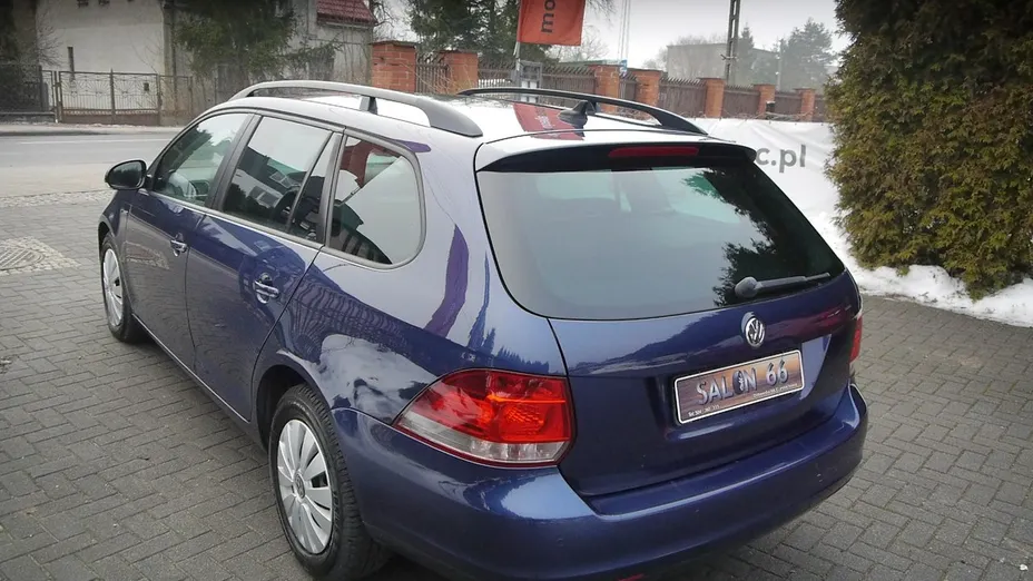 VOLKSWAGEN Golf -