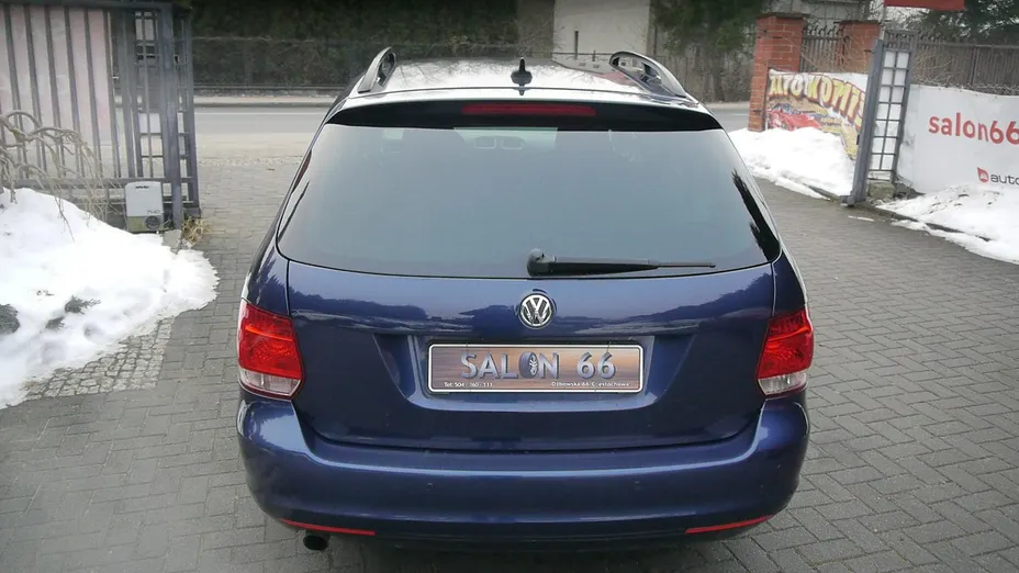 VOLKSWAGEN Golf -
