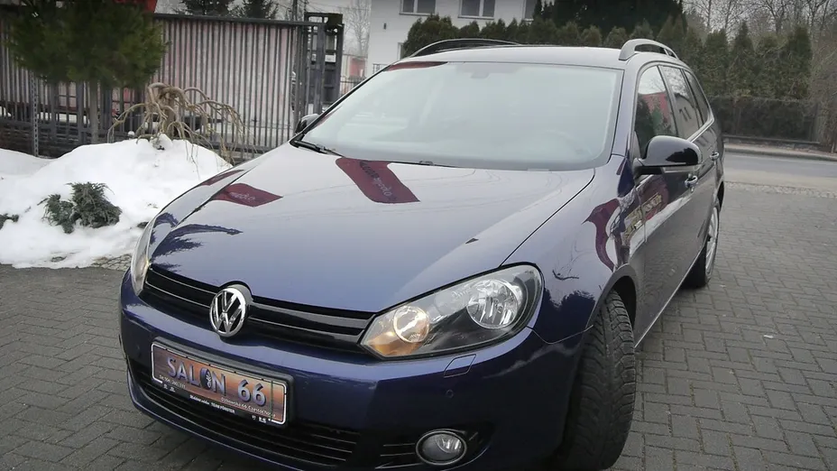 VOLKSWAGEN Golf -