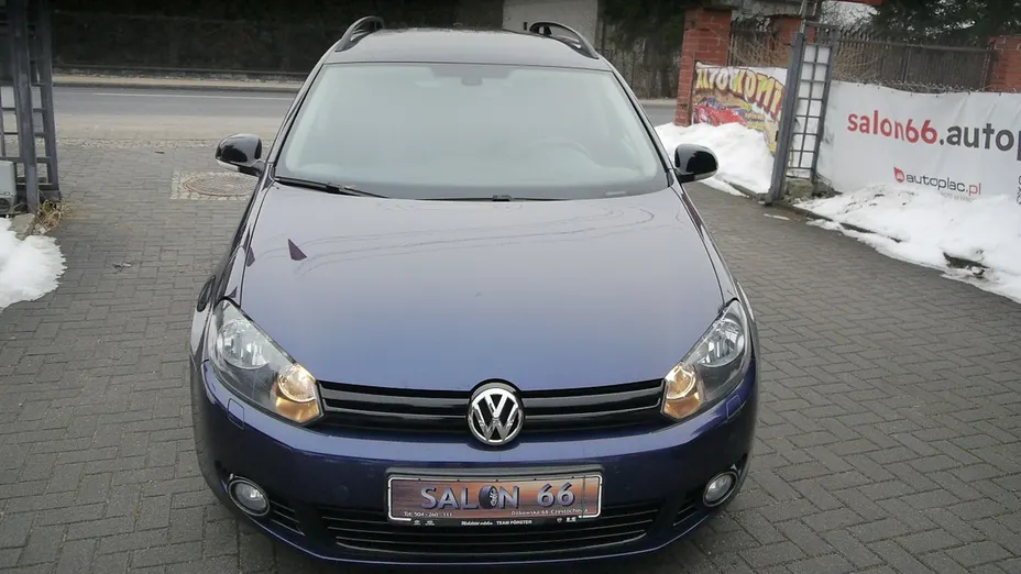 VOLKSWAGEN Golf -