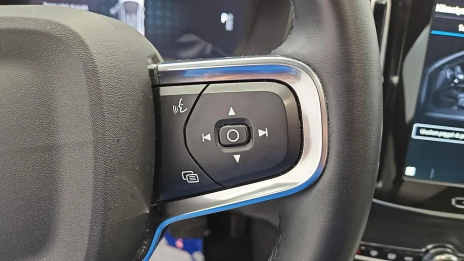 VOLVO C40 -