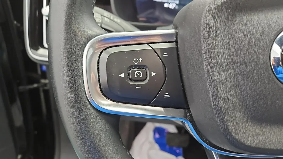 VOLVO C40 -